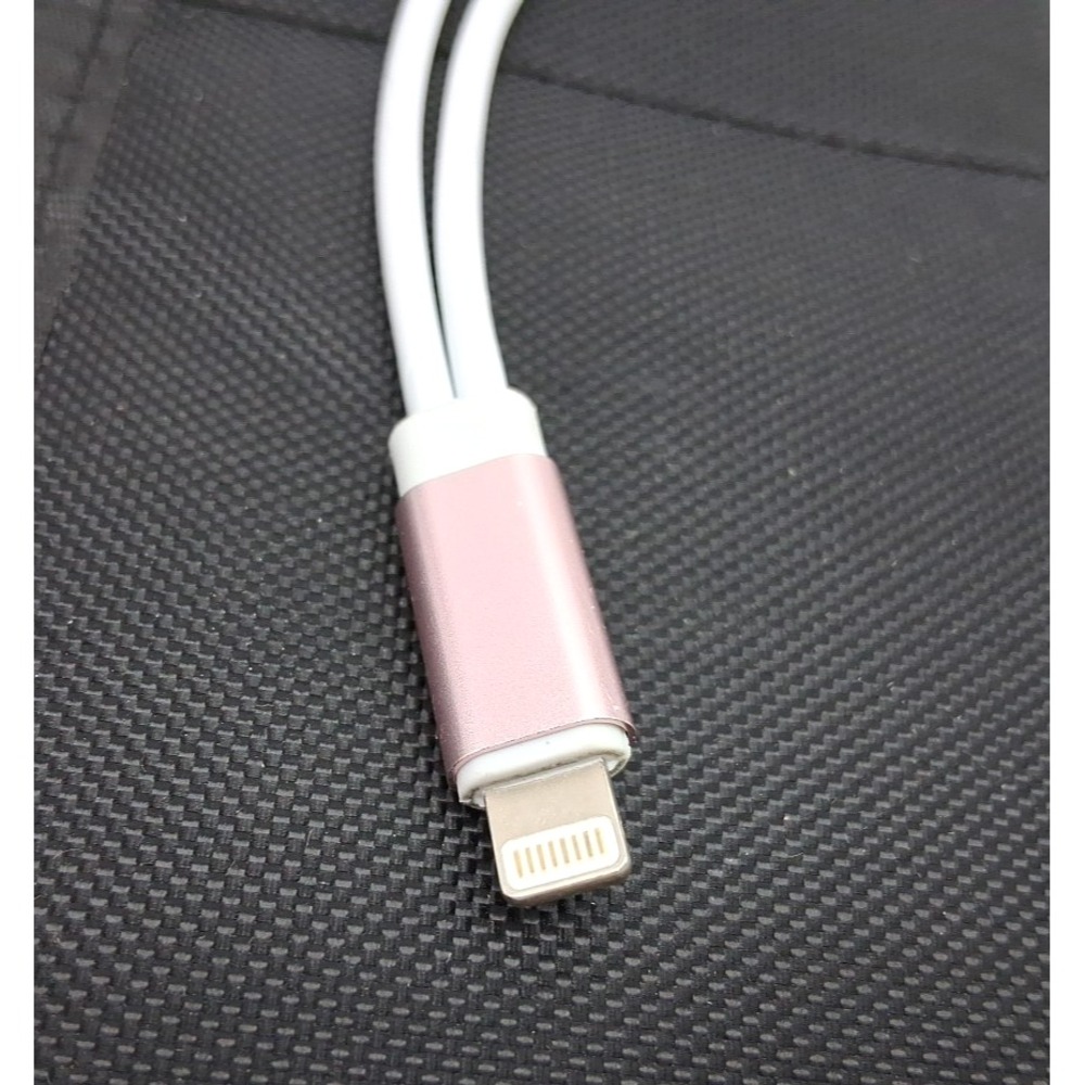 Apple 2 in 1 iphone Adapter, Aux Headphone Jack Audio - Picture 4 of 4